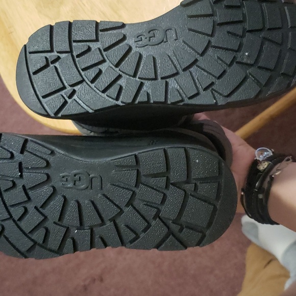Uggs unisex boot size 13 - Picture 6 of 11